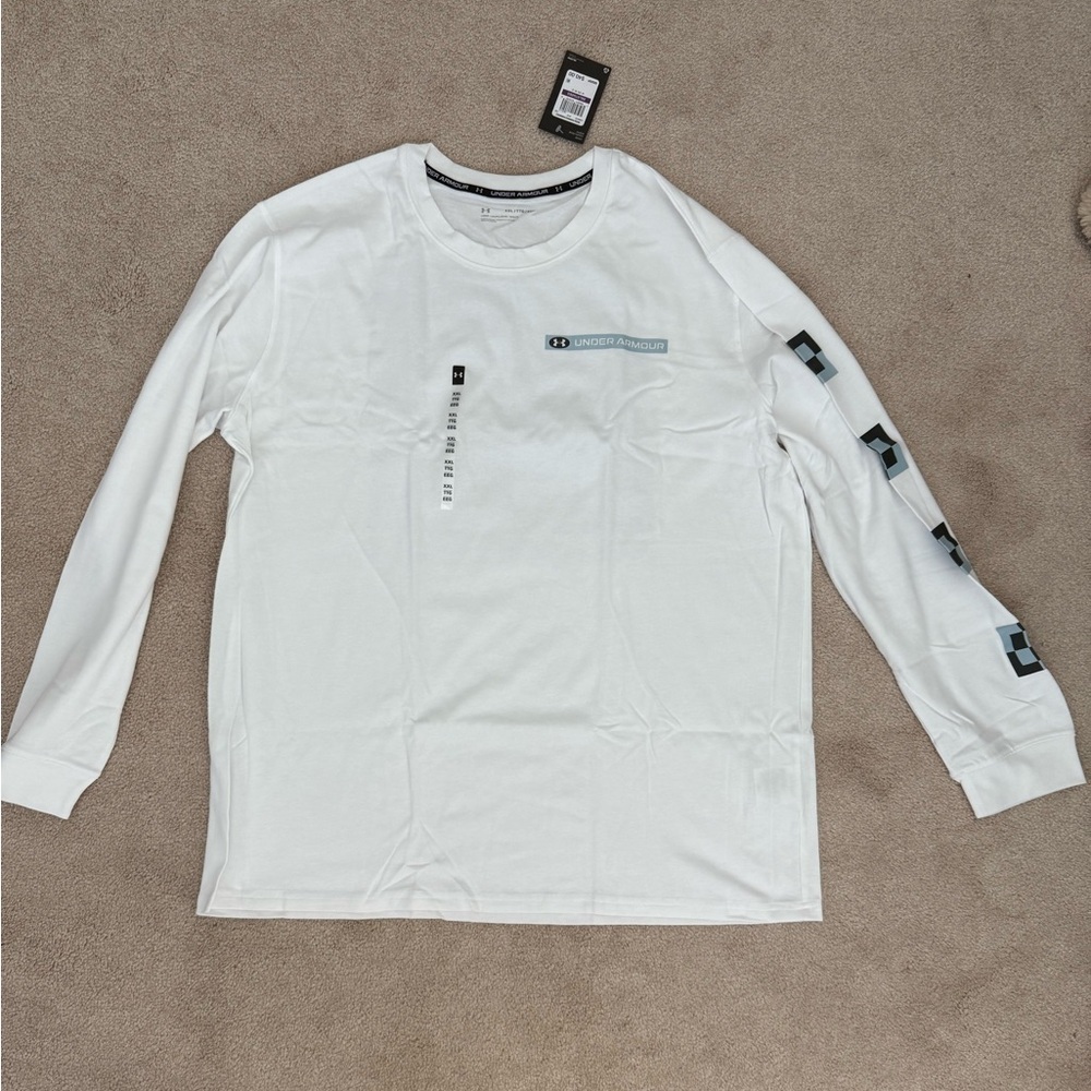 Under Armour heavyweight Geo, long sleeve graphic tee